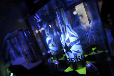 設(shè)計周開幕派對上 喜力全新Club Bottle成為派對主角